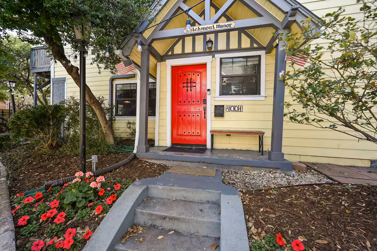 Yellow House vacation rental photo 29